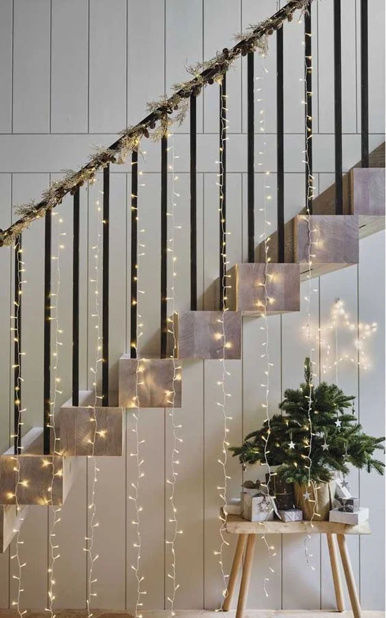 decoracao-de-natal-para-lojas-com-luzes-nas-escadas