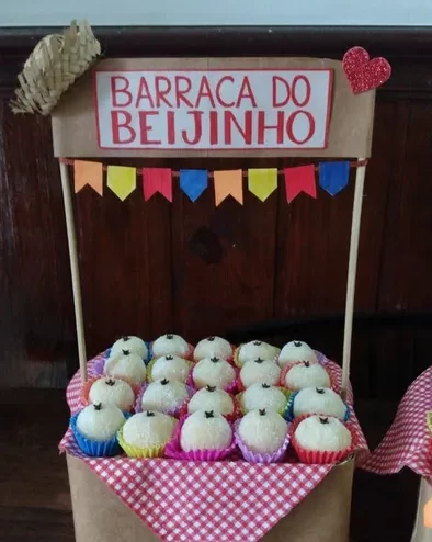 decoracao-de-festa-junina-para-escolas-b barracas-e-comidas-tipicas