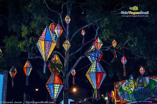 decoracao-de-festa-junina-para-escolas-baloes-juninos-001