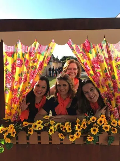 decoracao-de-festa-junina-para-escolas-com-flores