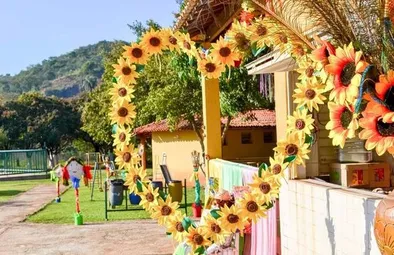 decoracao-de-festa-junina-para-escolas-com-flores_1